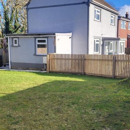3 Bed Detached House & Hot Tub Villa Wrexham Exterior photo