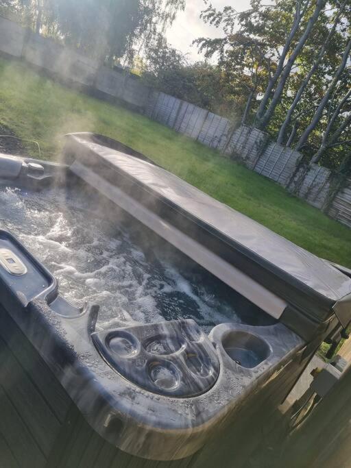 3 Bed Detached House & Hot Tub Villa Wrexham Exterior photo