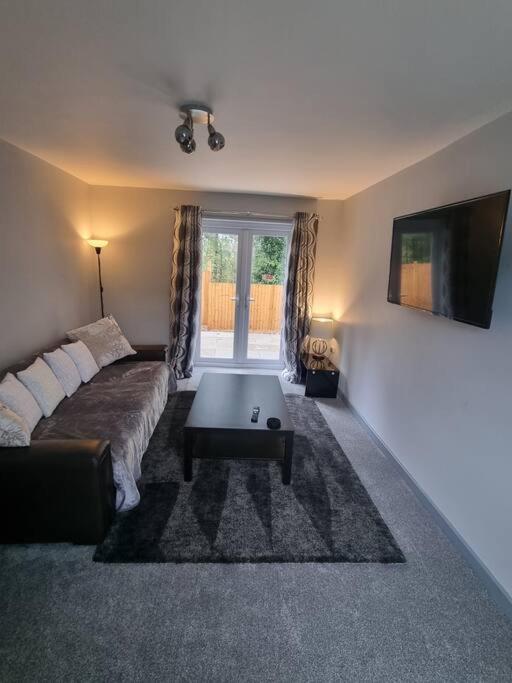 3 Bed Detached House & Hot Tub Villa Wrexham Exterior photo